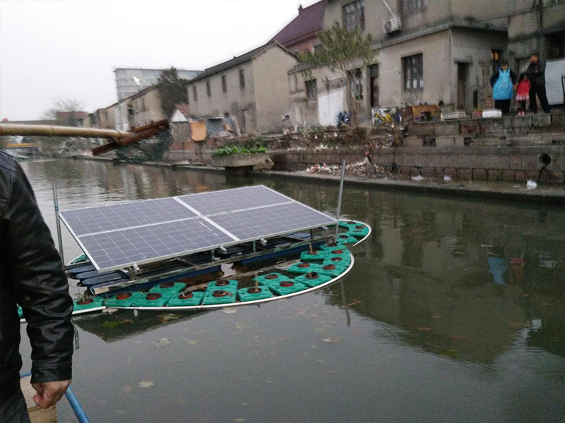 太阳能曝气机带浮岛